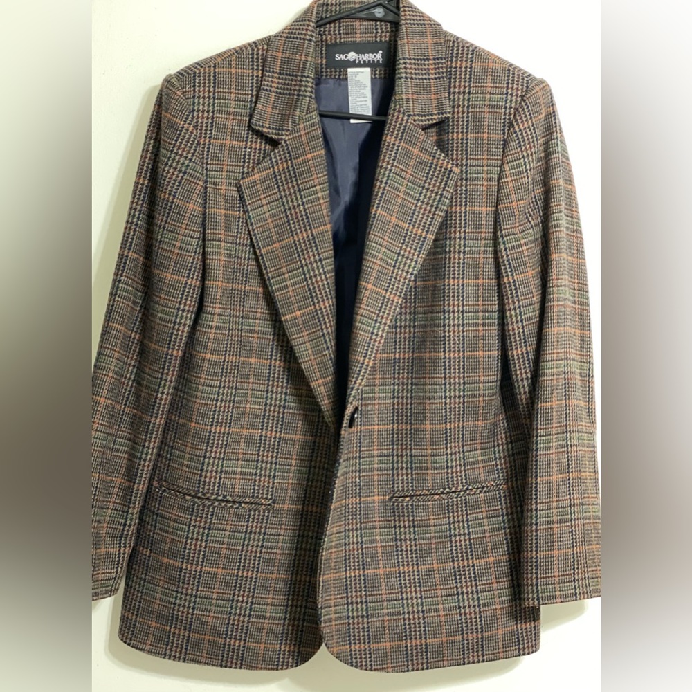 Vintage Blazer for Sale Size 8 feels like a medium large fit.